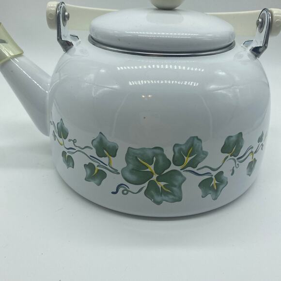 Vintage Ivy teapot - Picture 3 of 9